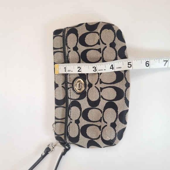 Coach | Classic Logo Wristlet Canvas - Picture 4 of 8